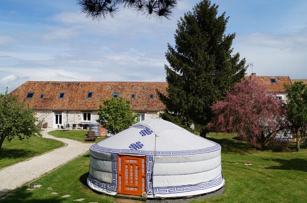 Yourte Nomade-Lodge Les Ecrennes Rom bilde