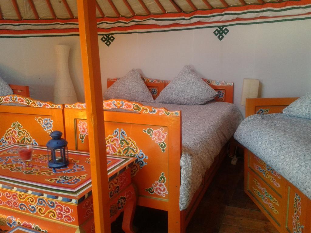 Yourte Nomade-Lodge Les Ecrennes Rom bilde