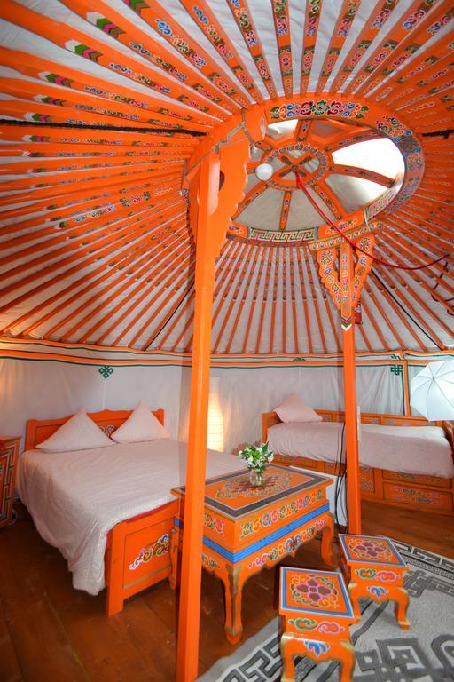 Yourte Nomade-Lodge Les Ecrennes Eksteriør bilde