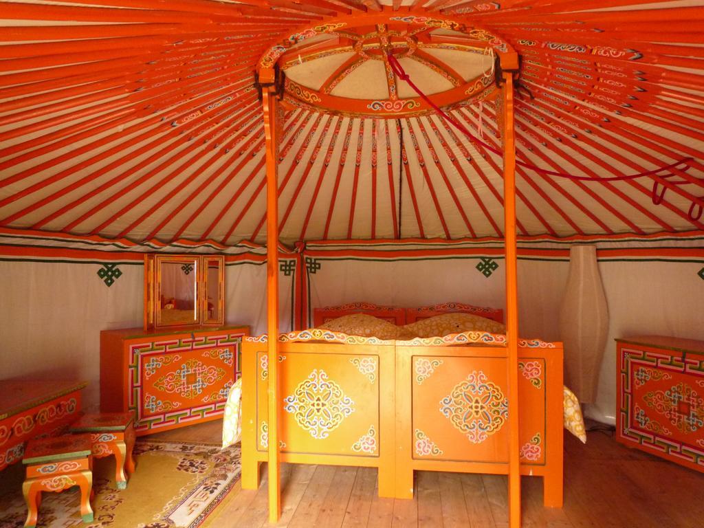 Yourte Nomade-Lodge Les Ecrennes Eksteriør bilde