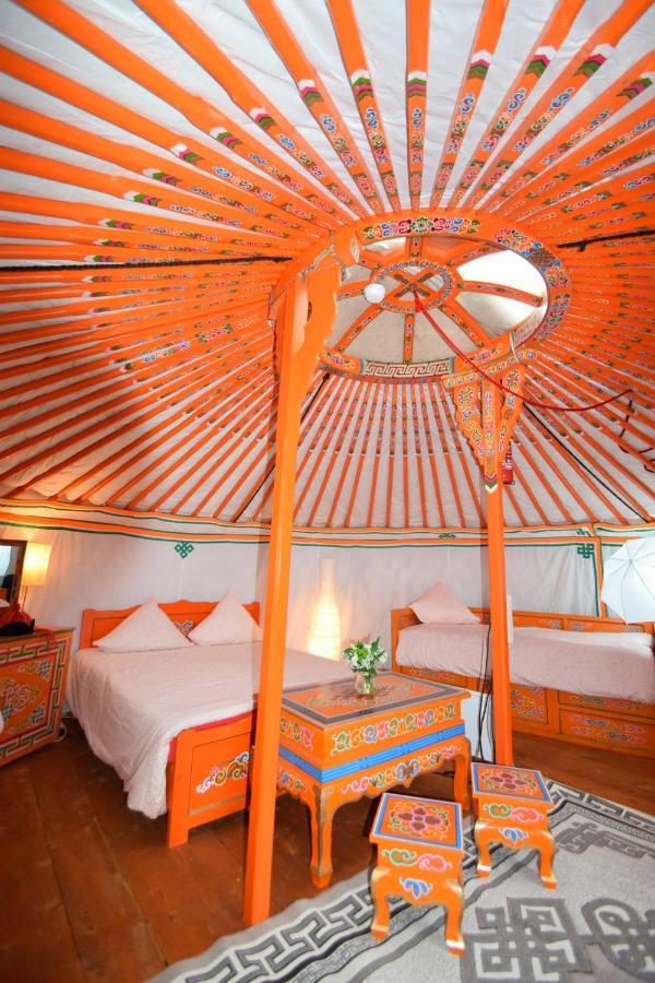 Yourte Nomade-Lodge Les Ecrennes Eksteriør bilde
